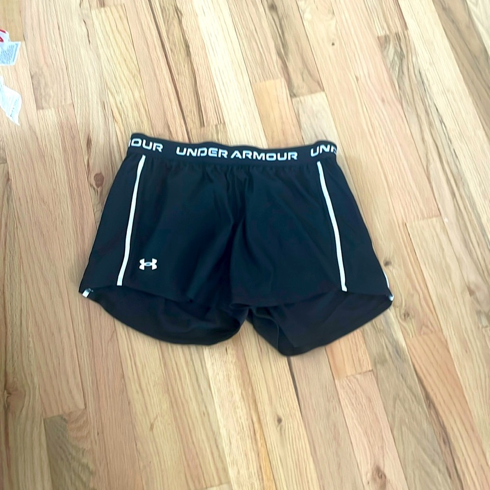 UNDER ARMOUR athletic shorts black and white